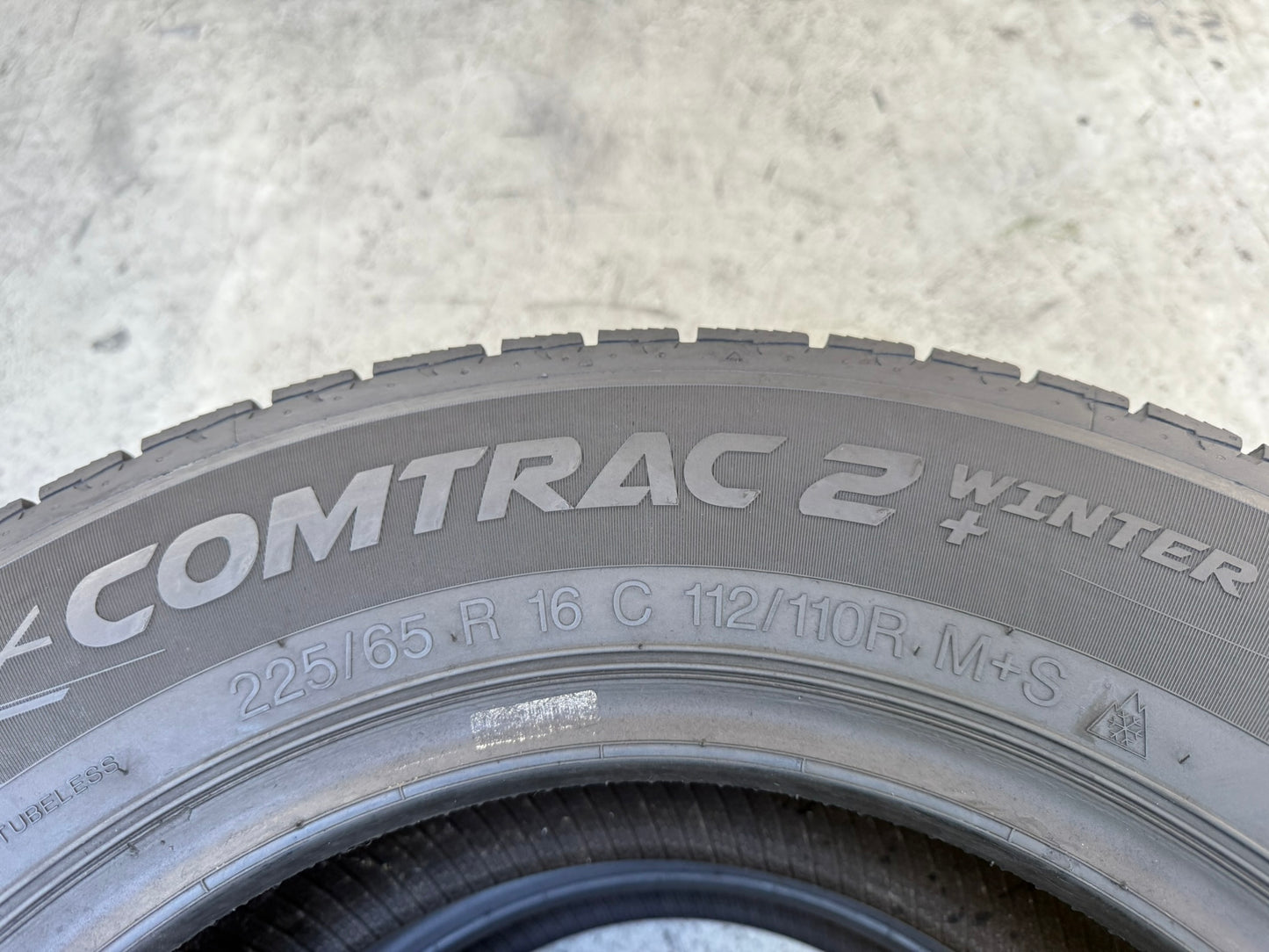 Usato: 2 Gomme 225/65R16C 112/110R Vredestein Invernali 80% residui