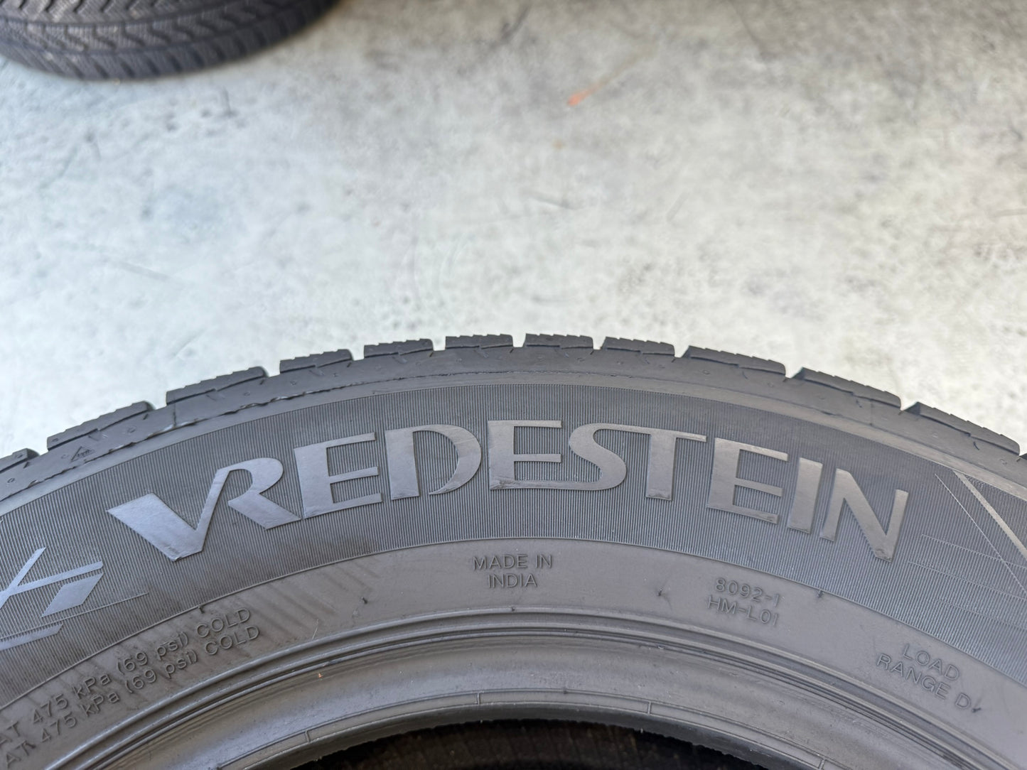 Usato: 2 Gomme 225/65R16C 112/110R Vredestein Invernali 80% residui