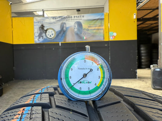 Usato: 2 Gomme 235/55R18 104H XL Toyo Invernali 95% residui