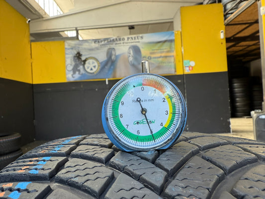 Usato: 2 Gomme 235/55R18 104H XL Bridgestone Invernali 80% residui