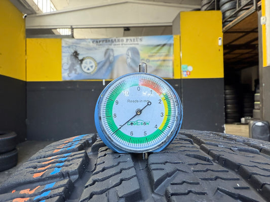 Usato: 2 Gomme 235/65R16C 121/119R Nokian Invernali 95% residui