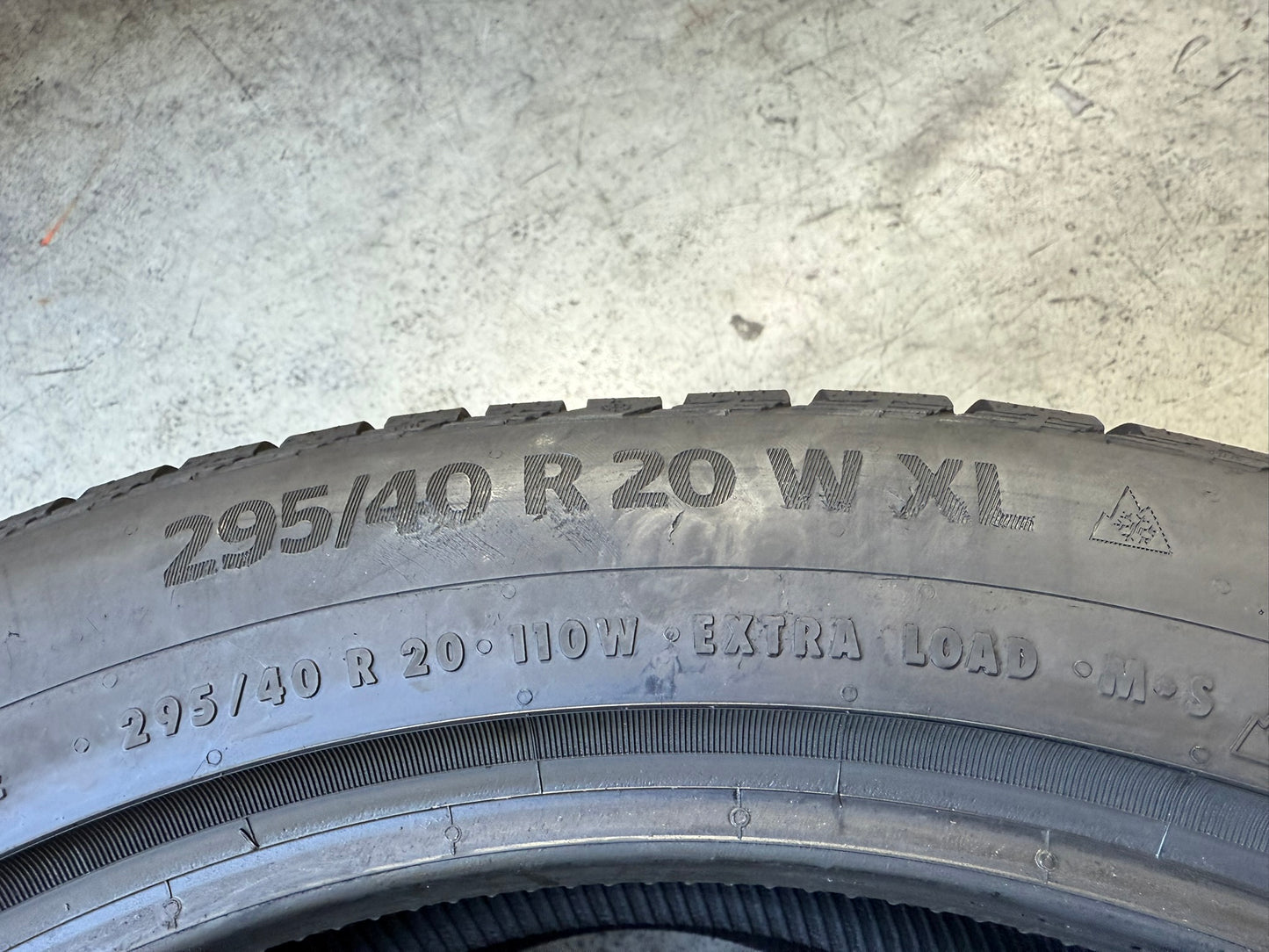 Usato: 2 Gomme 295/40R20 110W XL Continental Invernali 90% residui