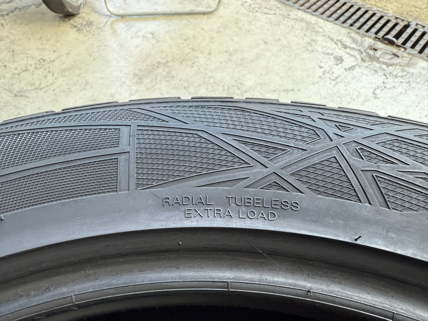 Usato: 2 Gomme 285/45R20 112W XL Vredestein Invernali 85% residui