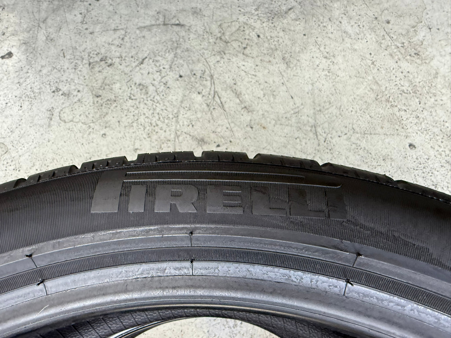 Usato: 2 Gomme 255/40R20 101V XL Pirelli Invernali 80% residui
