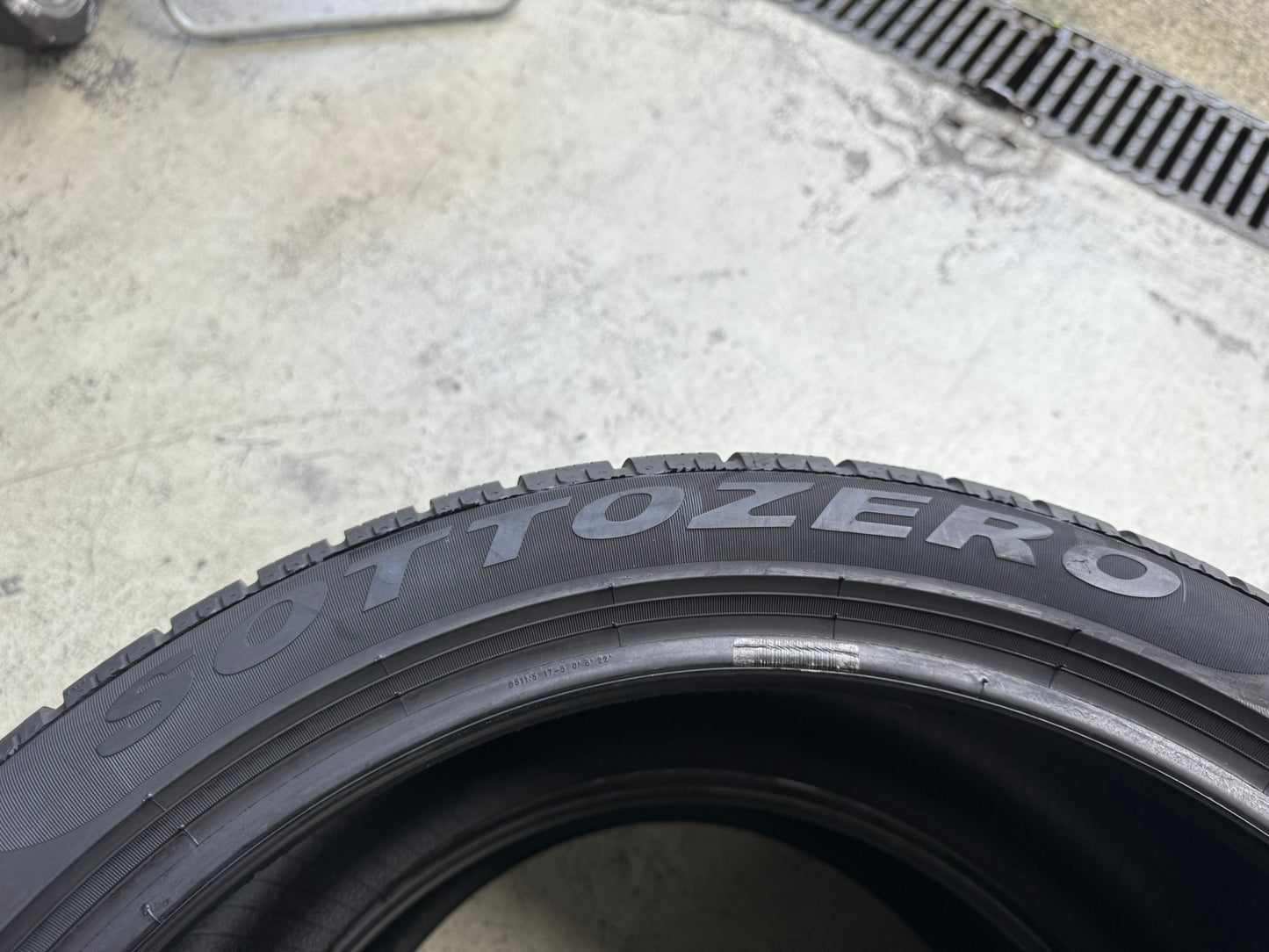 Usato: 2 Gomme 255/40R20 101V XL Pirelli Invernali 80% residui