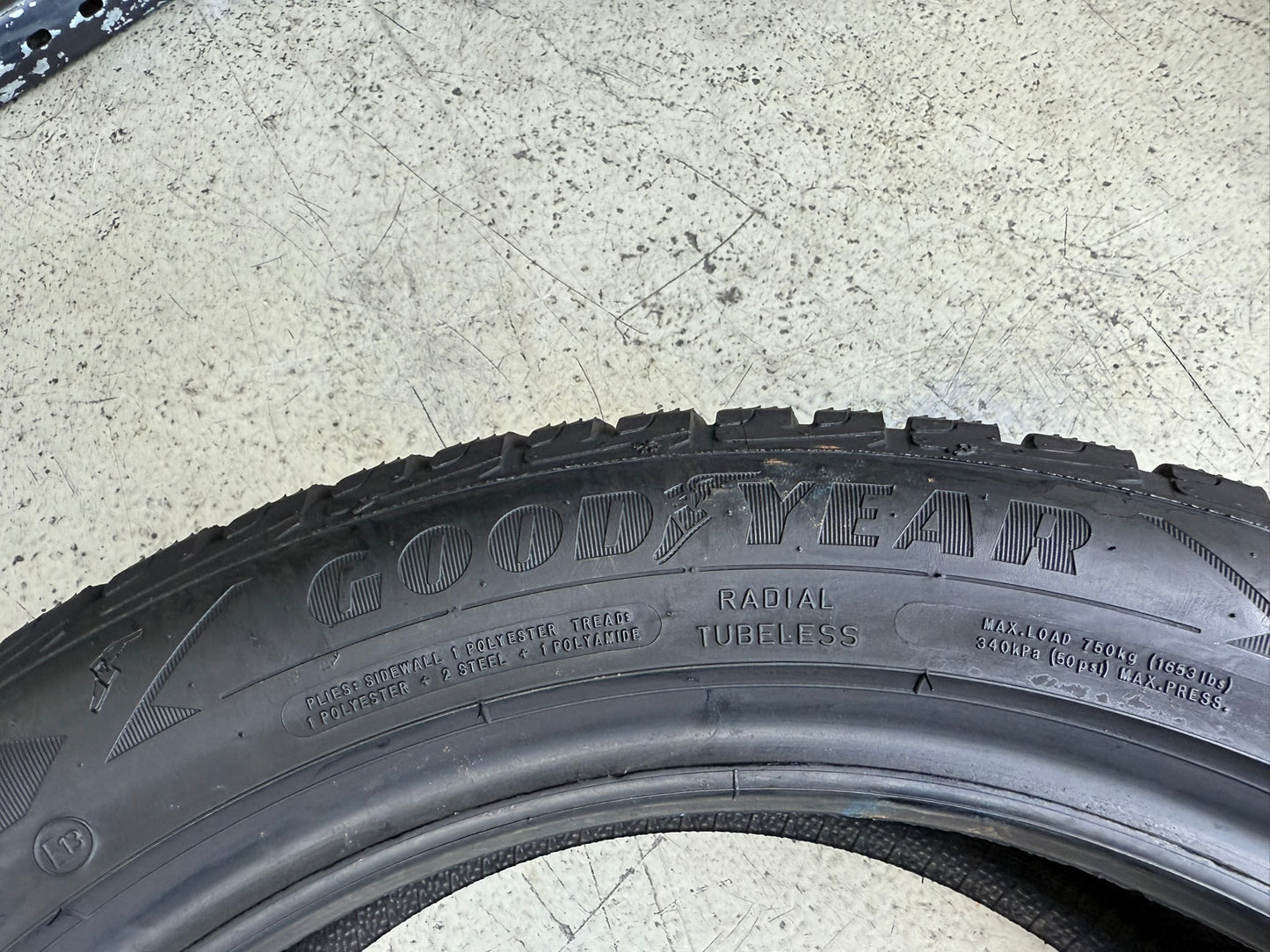 Usato: 4 Gomme 225/50R17 94H Dunlop/Goodyear Invernali 80-90% residui