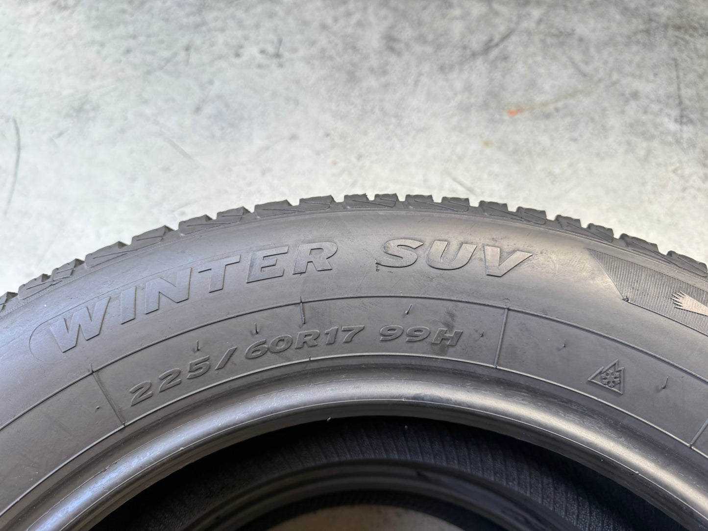 Usato: 2 Gomme 225/60R17 99H Fortuna Invernali 90% residui