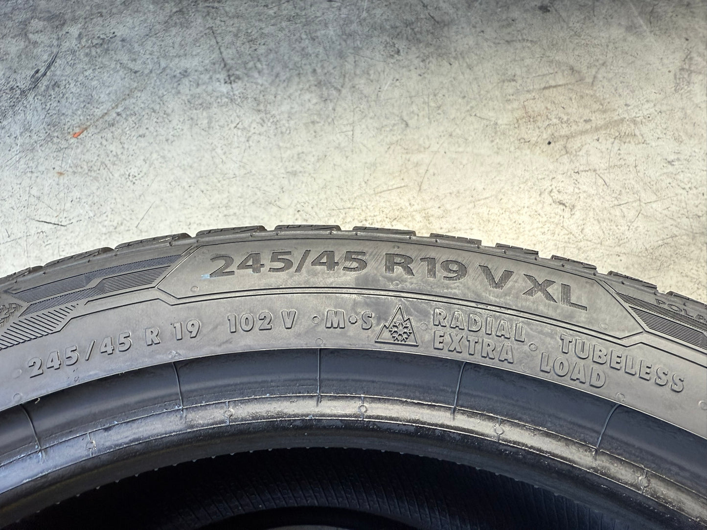 Usato: 2 Gomme 245/45R19 102V XL Barum Invernali 85% residui