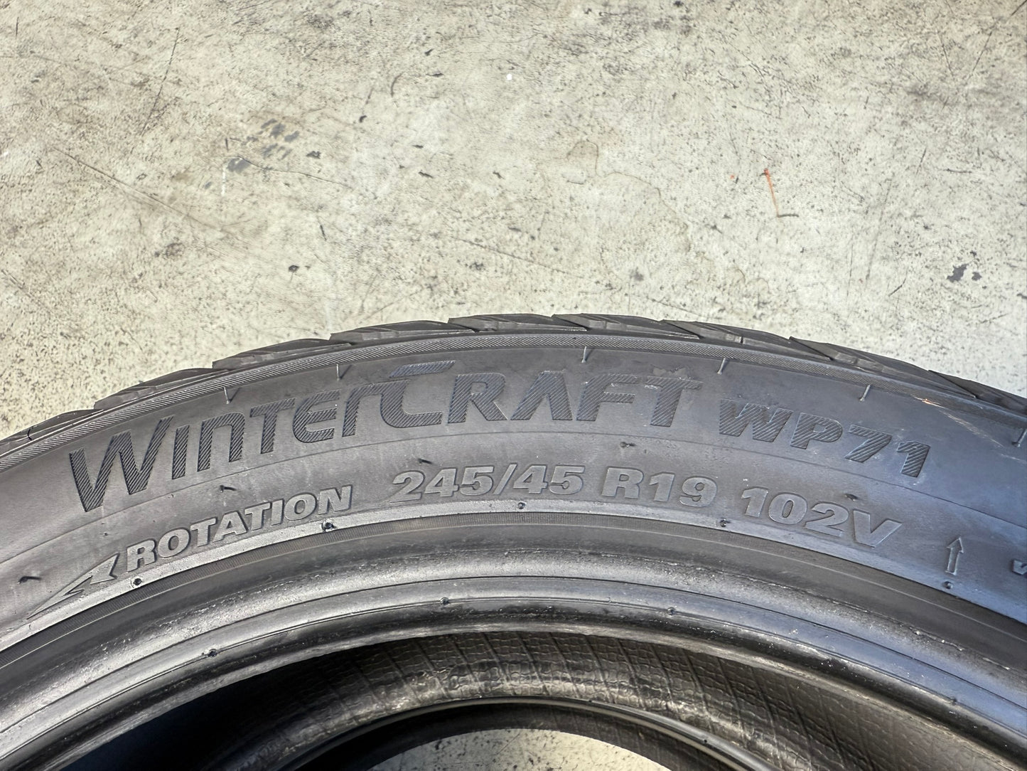 Usato: 2 Gomme 245/45R19 102V XL Kumho Invernali 90% residui
