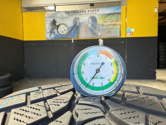 Usato: 2 Gomme 245/45R19 102V XL Kumho Invernali 90% residui