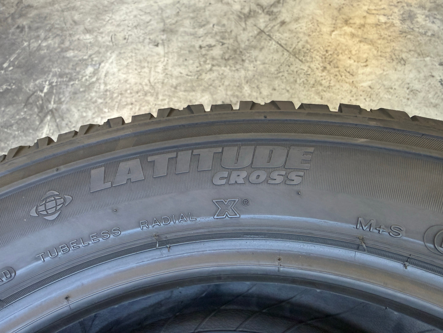 Usato: 2 Pneumatici Michelin Latitude Cross 235/55R17 103H XL 4 Stagioni 80% Residui