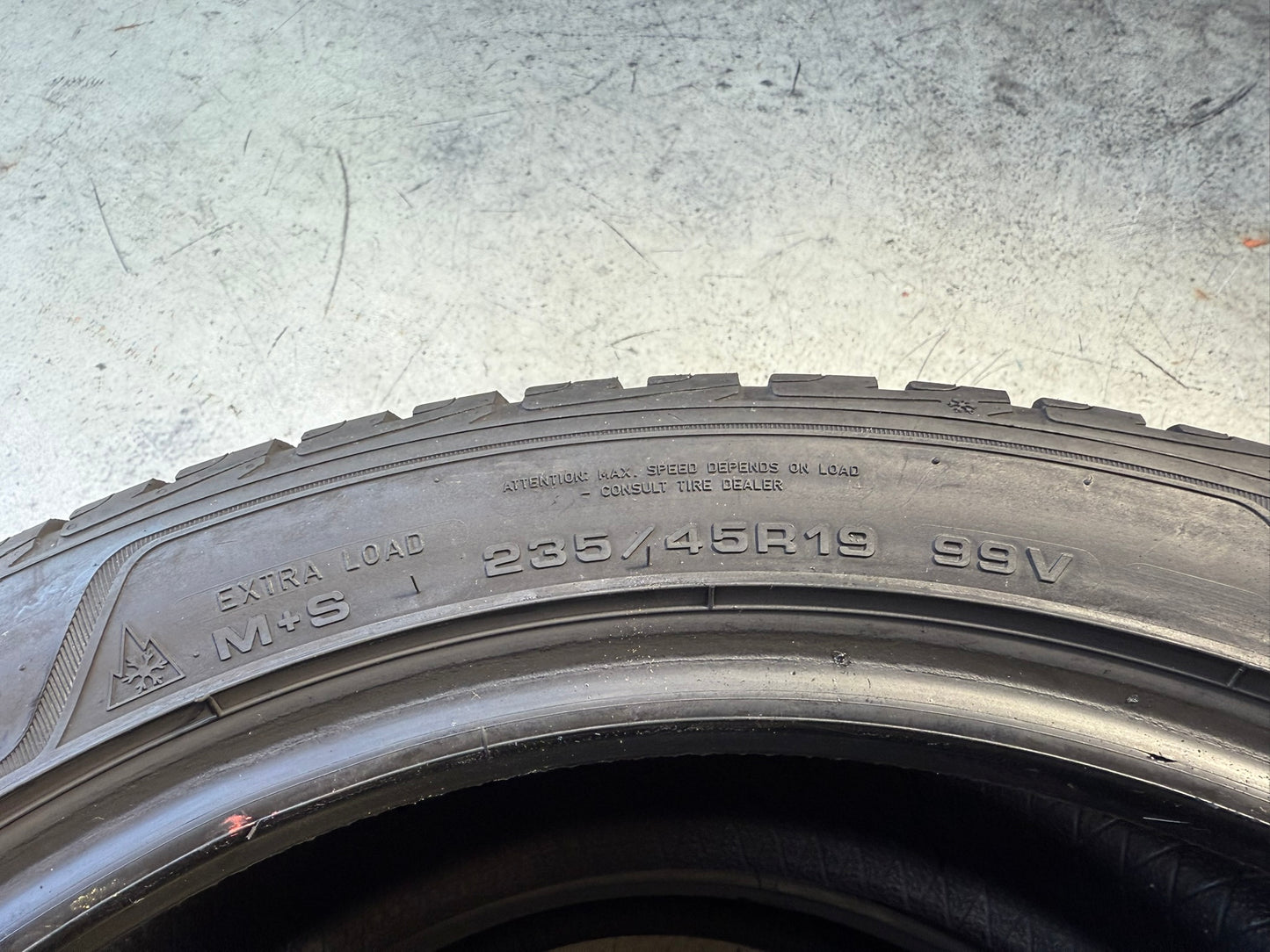 Usato: 2 Gomme 235/45R19 99V XL Goodyear Invernali 85% residui