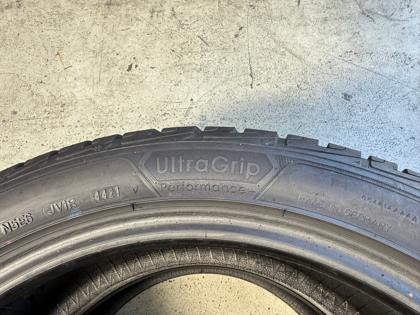Usato: 2 Gomme 235/45R19 99V XL Goodyear Invernali 85% residui