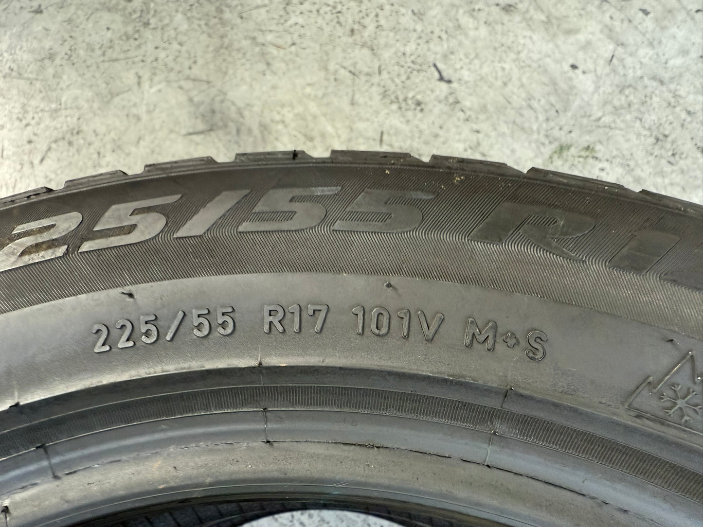 Usato: 2 Gomme 225/55R17 101V XL Pirelli Invernali 80% residui