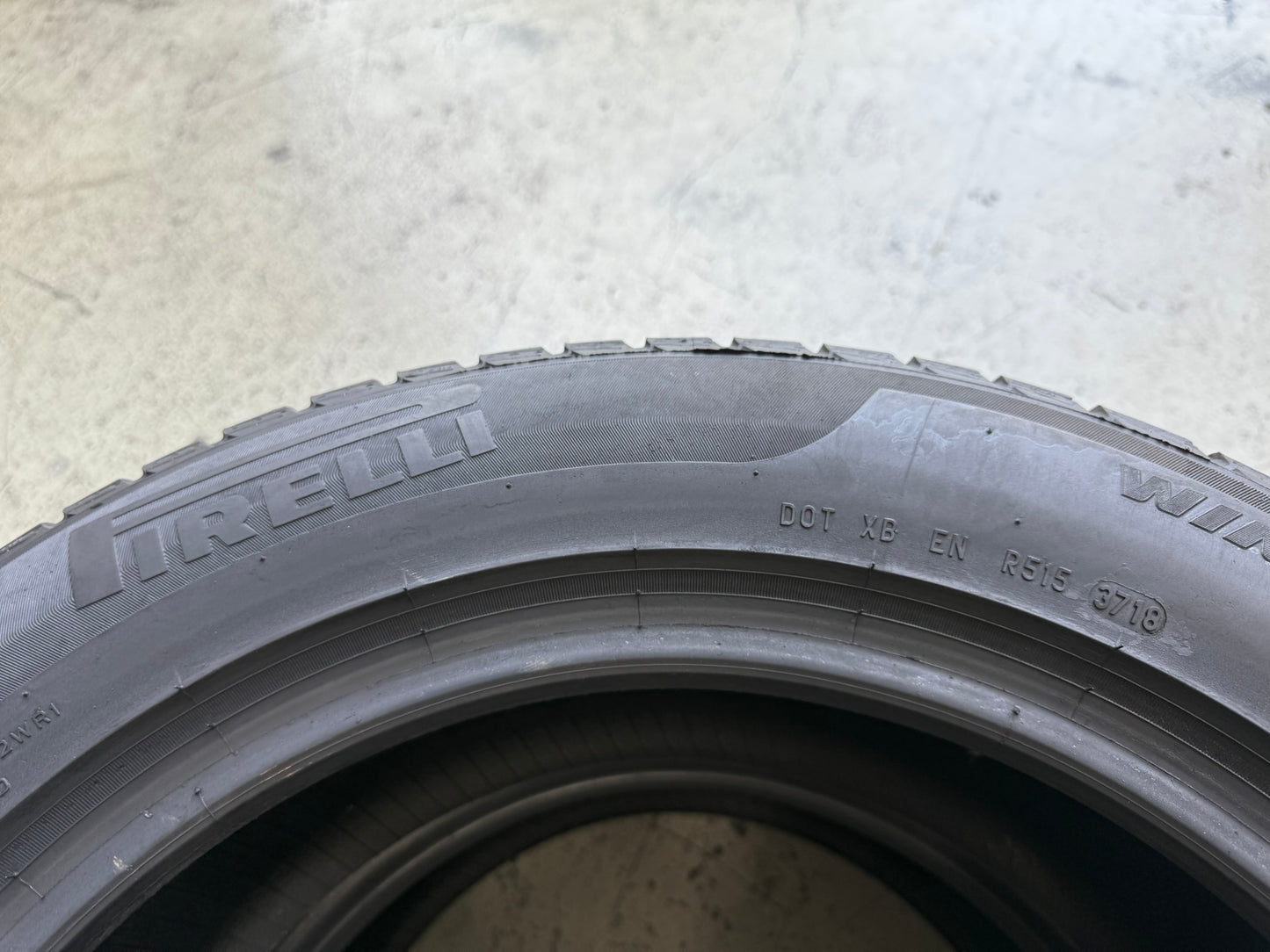 Usato: 2 Gomme 225/55R17 101V XL Pirelli Invernali 80% residui