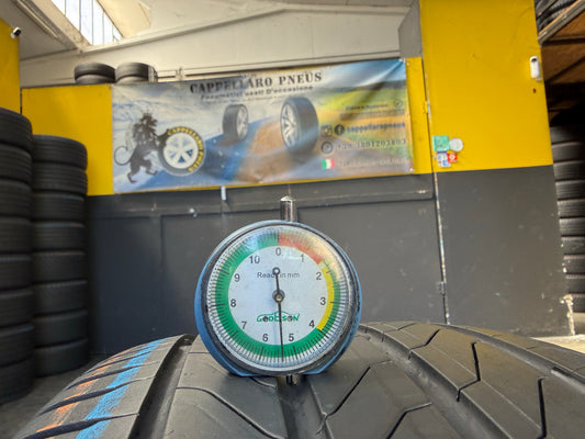 Usato: 2 Pneumatici Continental UltraContact 235/50R18 101V XL Estivi 85% residui