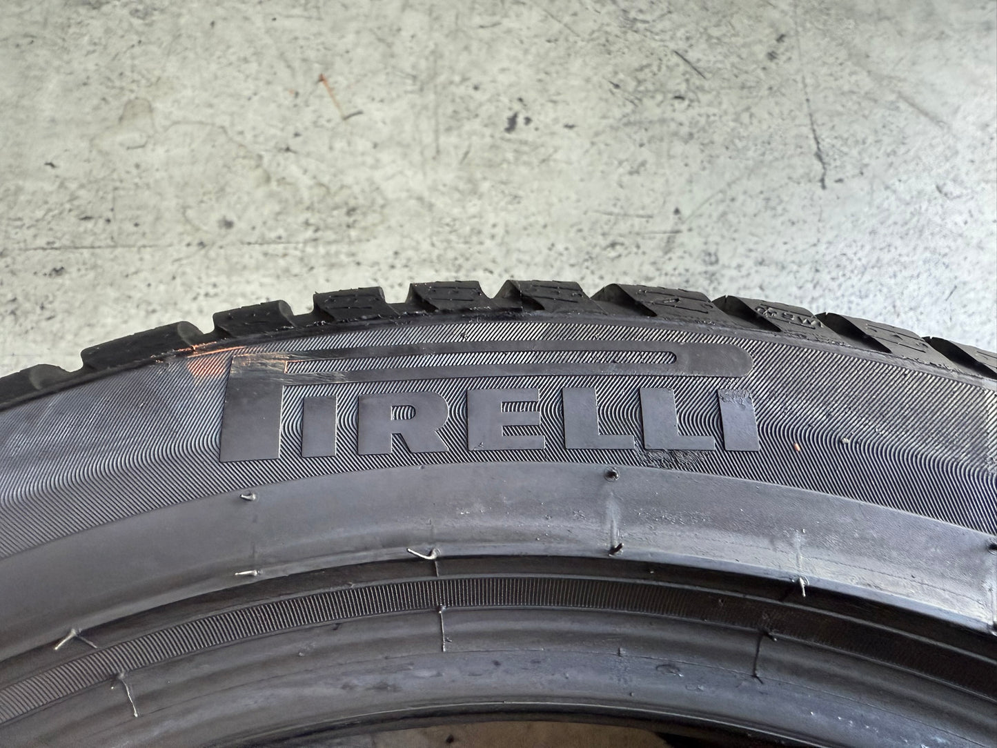 Usato: 2 Gomme 275/40R18 103V XL Pirelli Invernali 90% residui