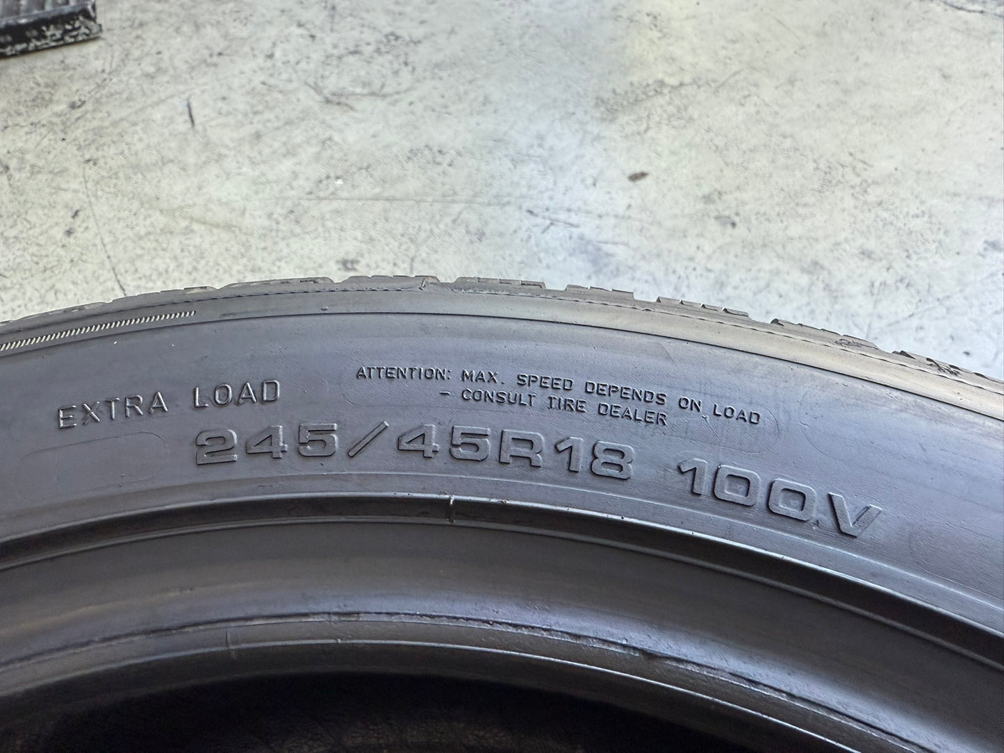 Usato: 2 Gomme 245/45R18 100V XL Goodyear Invernale 95% residui