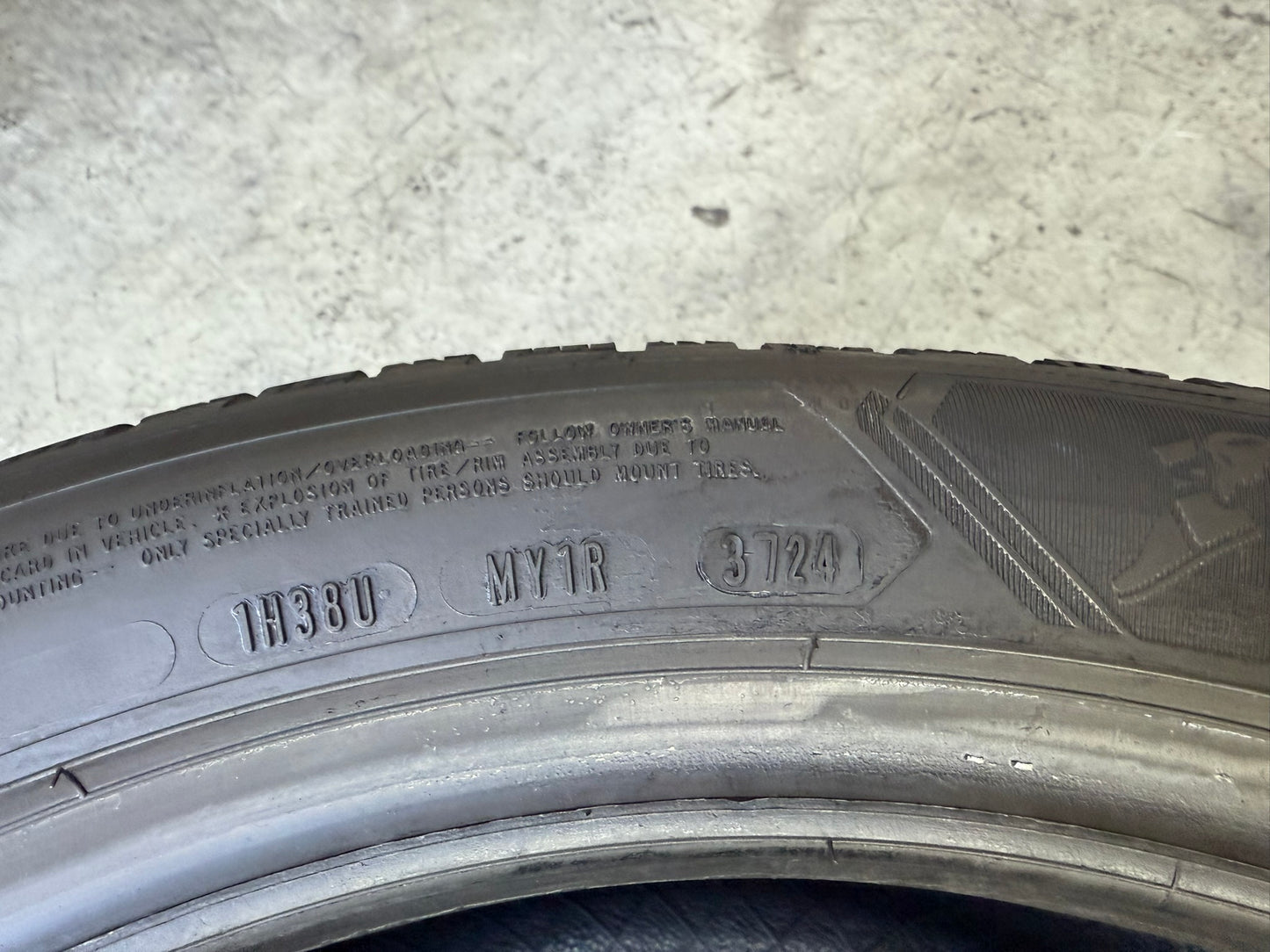 Usato: 2 Gomme 245/45R18 100V XL Goodyear Invernale 95% residui
