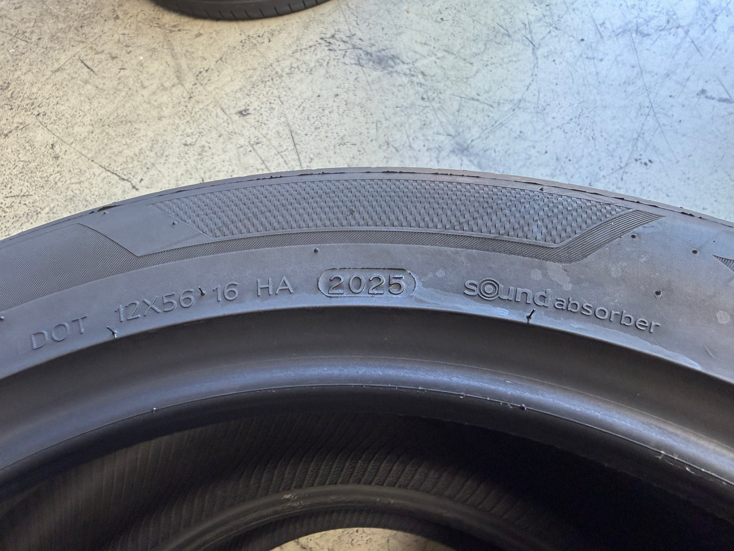 Usato: 2 Pneumatici Hankook Ventus S1 Evo3 EV K127E T2 Tesla Sound Absorber 255/45R19 104W XL Estivi 85% residui DOT 2025