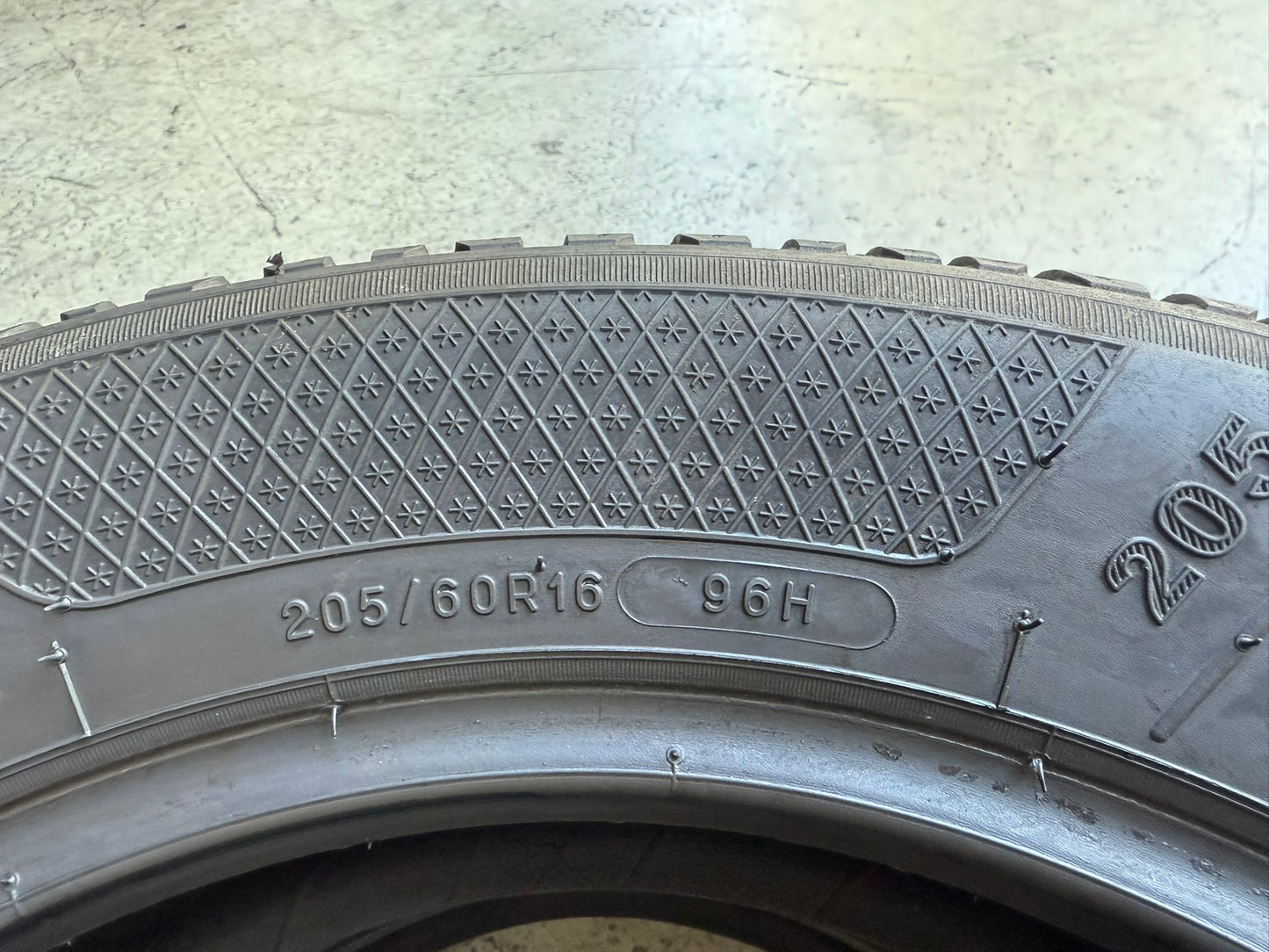 Usato: 2 Gomme 205/60R16 96H Kleber Invernale 85% residui