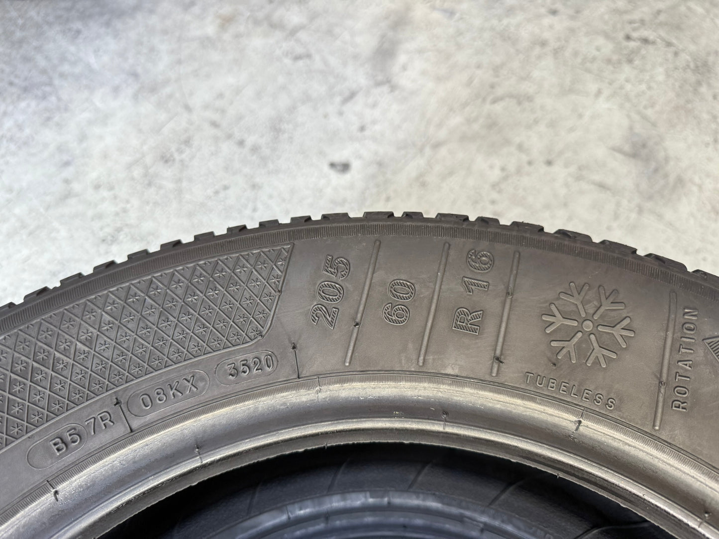 Usato: 2 Gomme 205/60R16 96H Kleber Invernale 85% residui