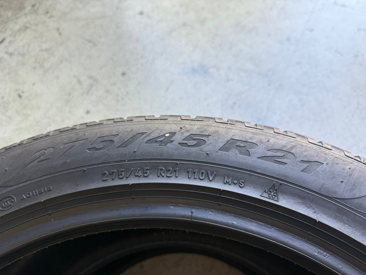 Usato: 2 Gomme 275/45R21 110V Pirelli Invernale 85% residui