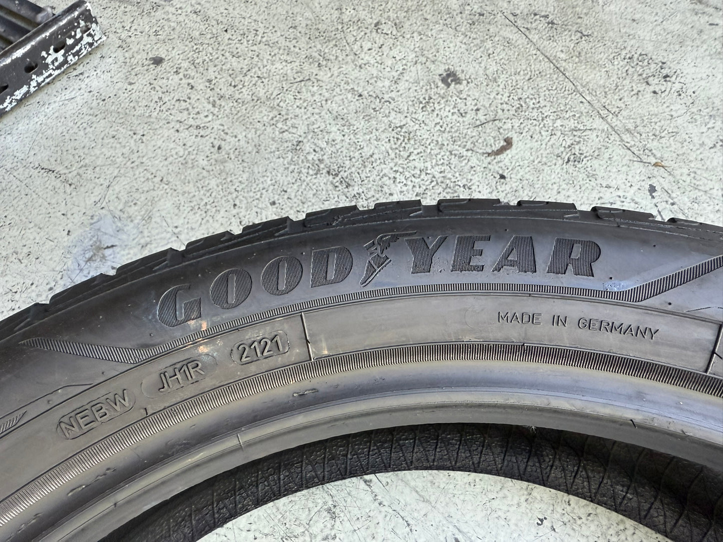 Usato: 4 Gomme 195/55R20 95H XL Goodyear Invernale 85% residui