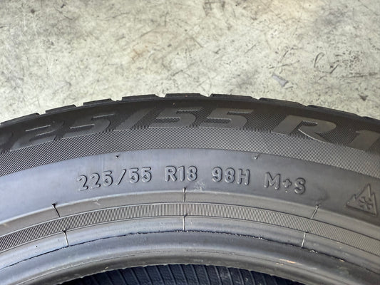 Usato: 2 Gomme 225/55R18 98H Pirelli Invernale 80% residui