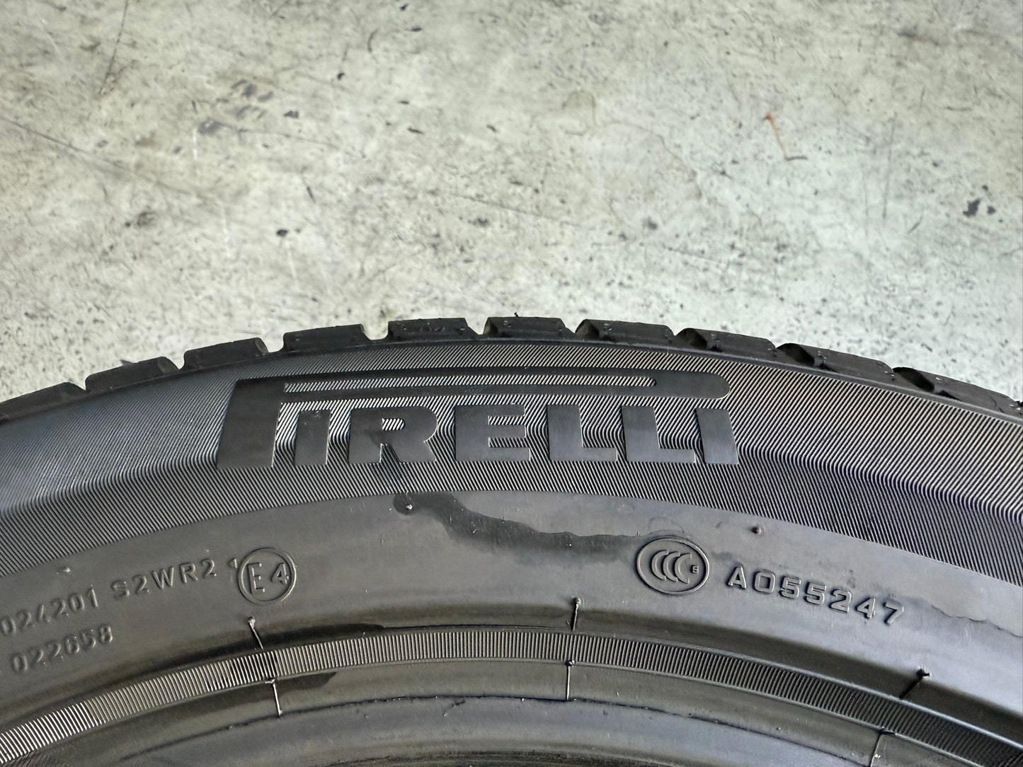 Usato: 2 Gomme 225/55R18 98H Pirelli Invernale 80% residui