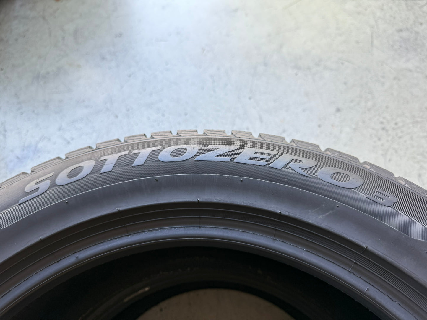 Usato: 2 Gomme 225/55R18 98H Pirelli Invernale 80% residui