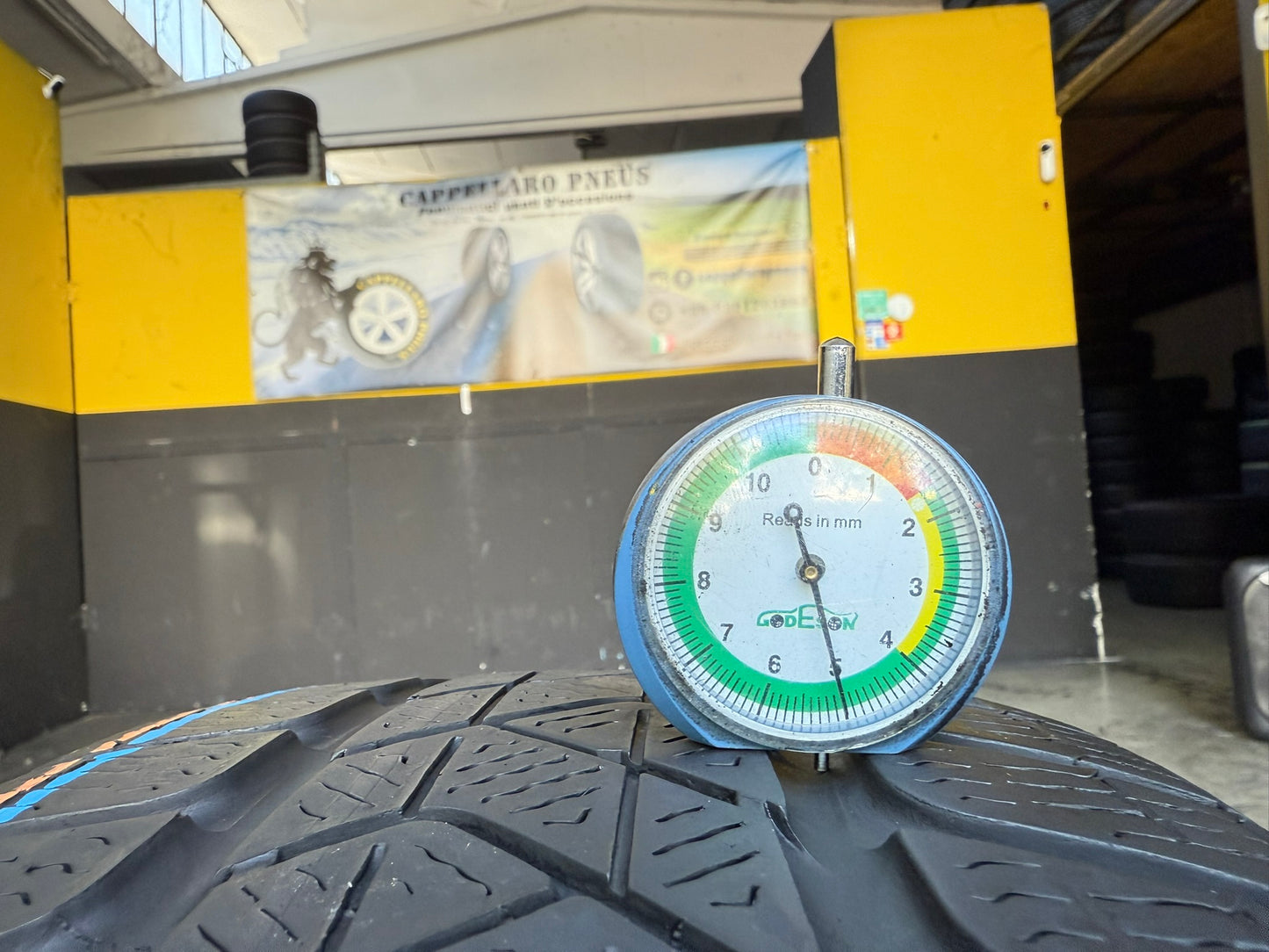 Usato: 2 Gomme 225/55R18 98H Pirelli Invernale 80% residui