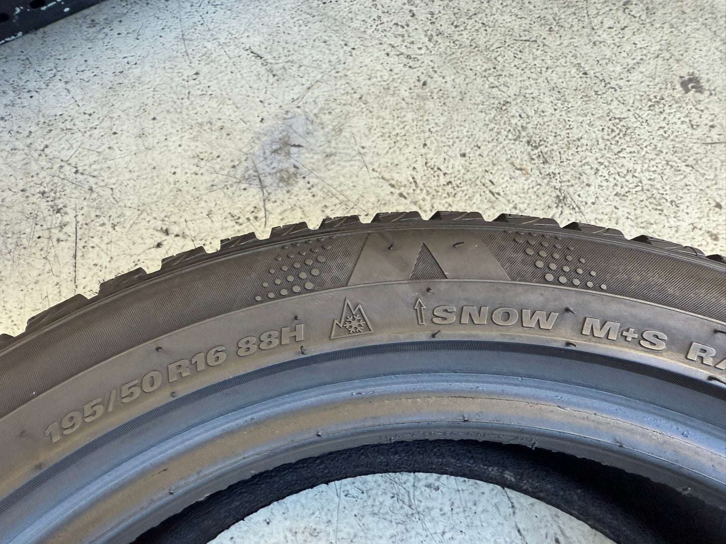 Usato: 4 Gomme 195/50R16 88H XL Kumho Invernale 85% residui
