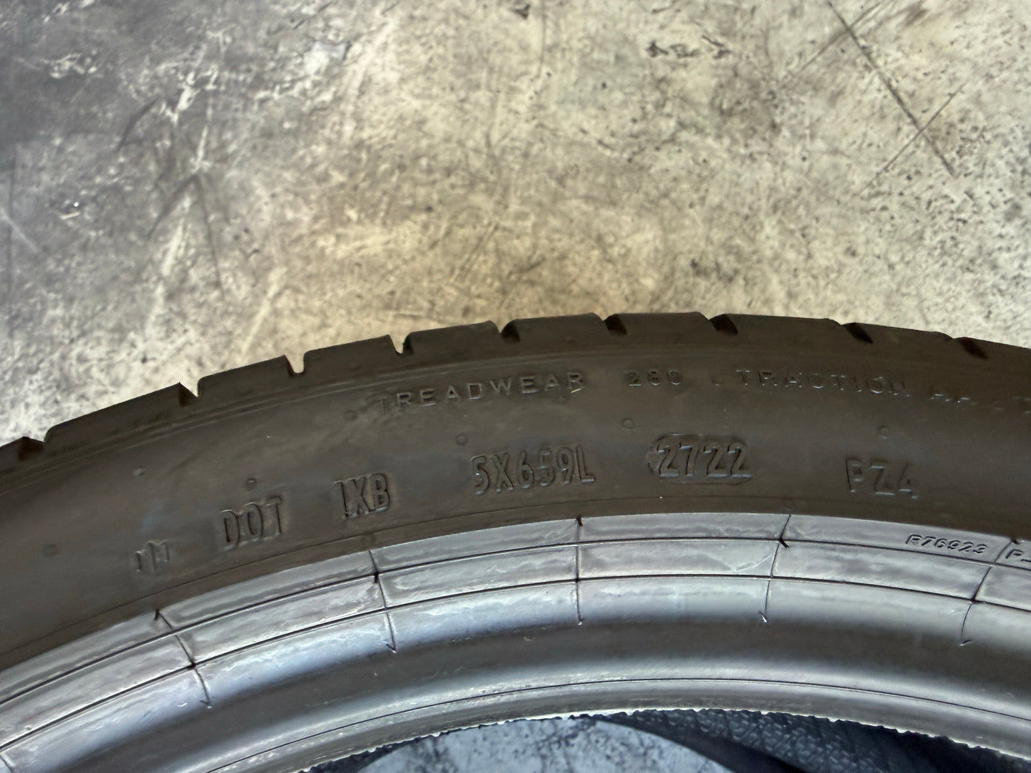 Usato: 2 Pneumatici Pirelli P Zero (PZ4) 235/40R20 96V XL AR Estivi 85% residui
