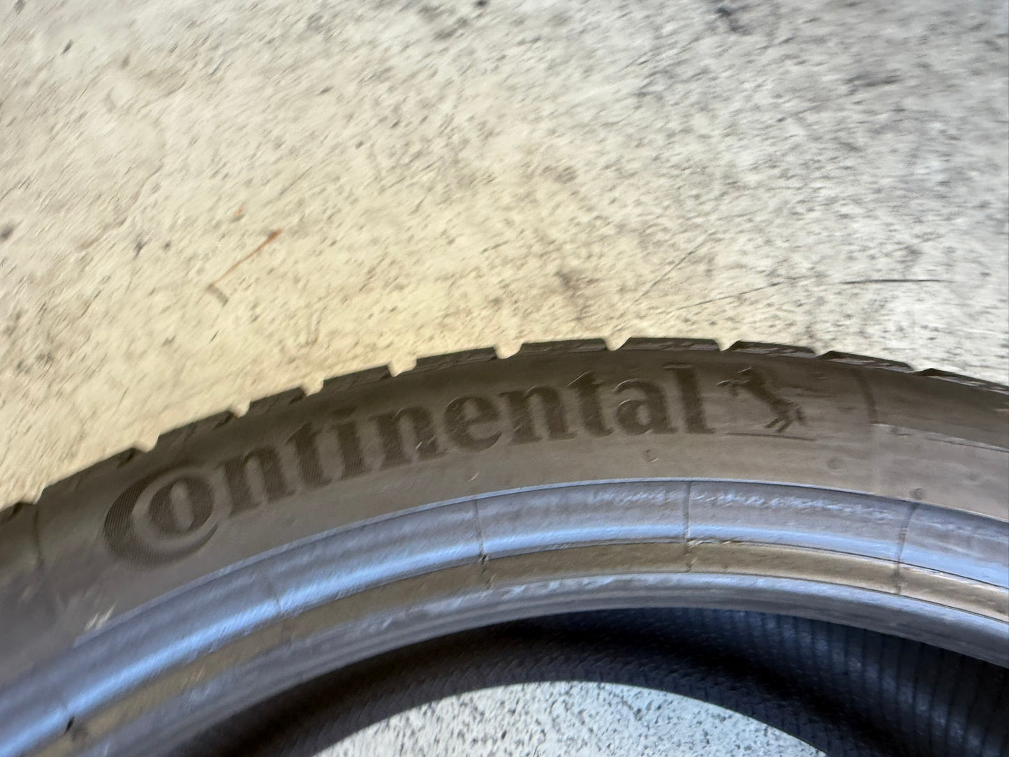 Usato: 4 Gomme 275/35R21 103W XL + 245/40R21 100V XL Continental Invernale 85% residui