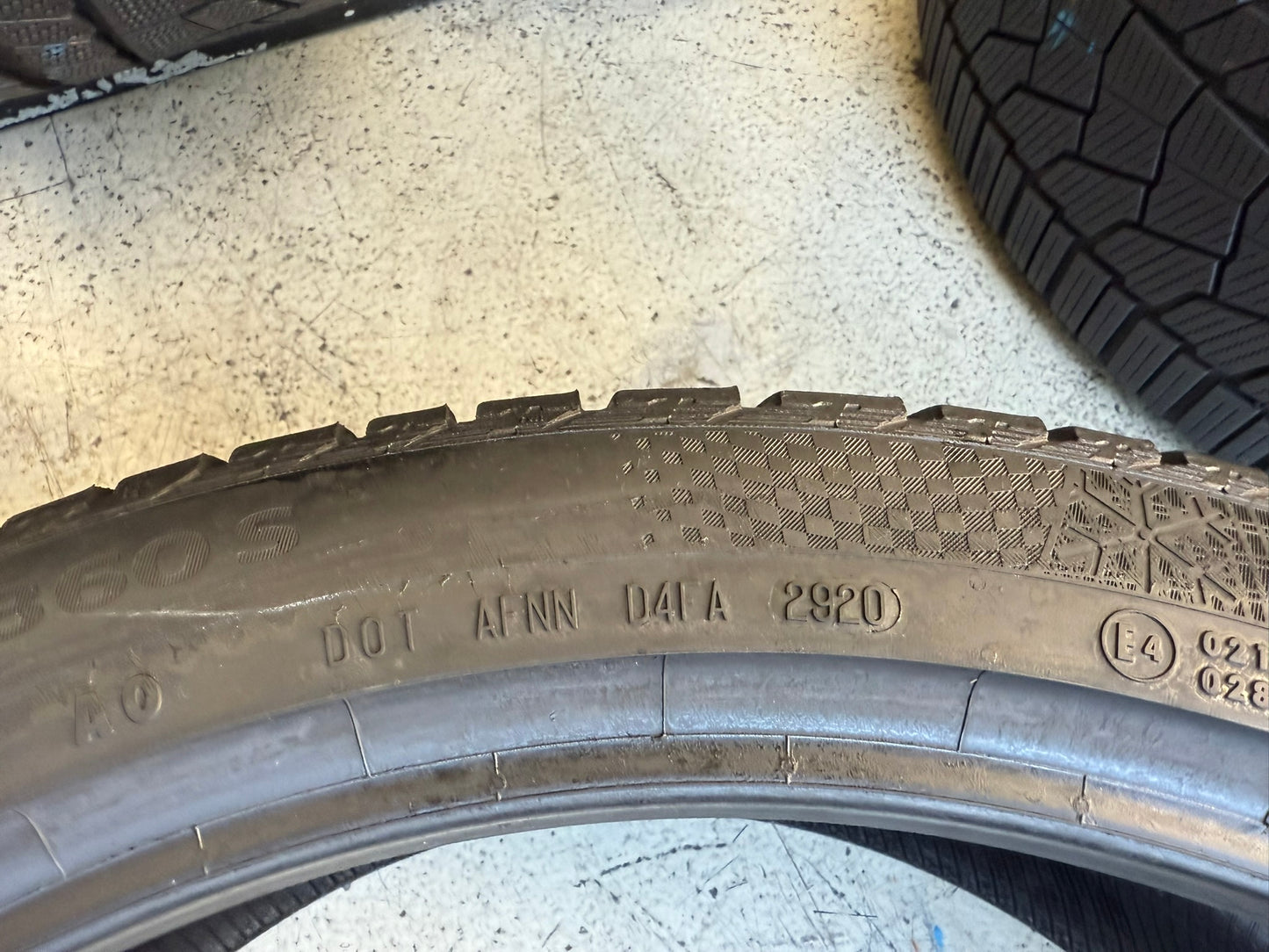 Usato: 4 Gomme 275/35R21 103W XL + 245/40R21 100V XL Continental Invernale 85% residui