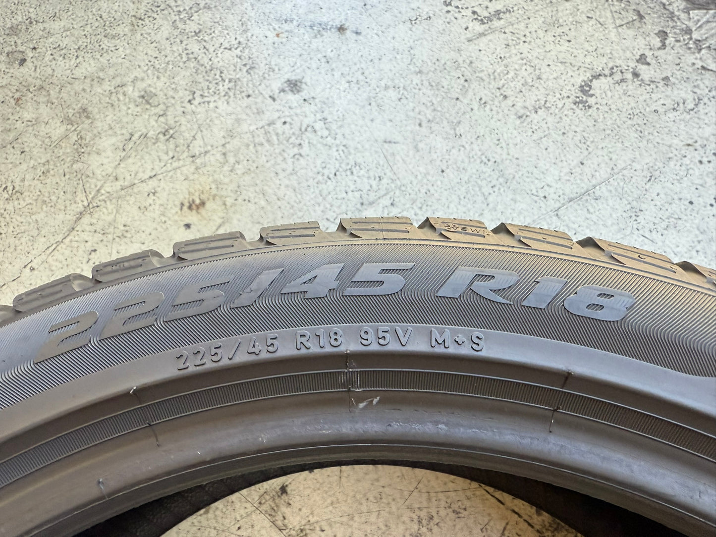 Usato: 4 Gomme 225/45R18 95V XL Pirelli Invernale 85% residui