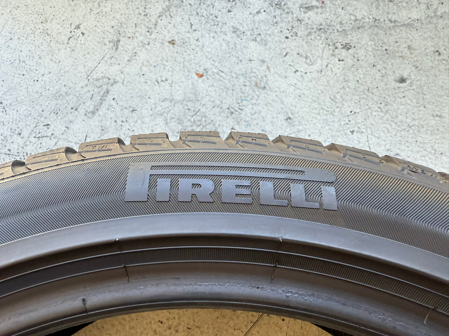 Usato: 4 Gomme 225/45R18 95V XL Pirelli Invernale 85% residui