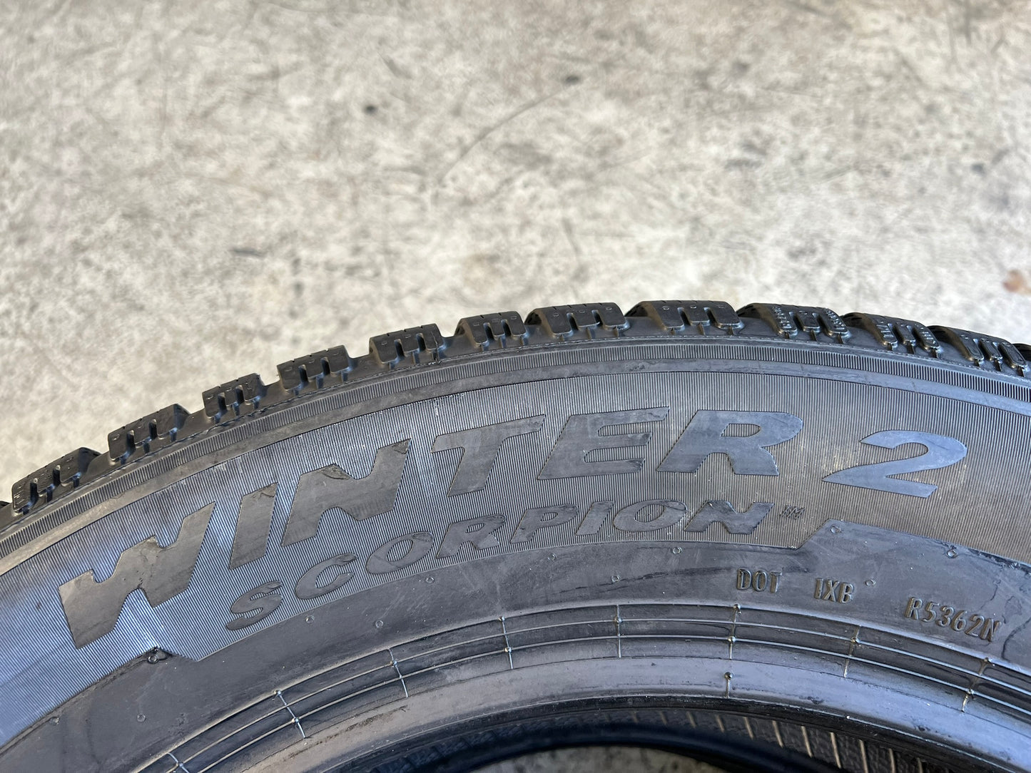 Usato: 2 Gomme 225/60R18 104H XL Pirelli invernali al 99% residui DOT 2023