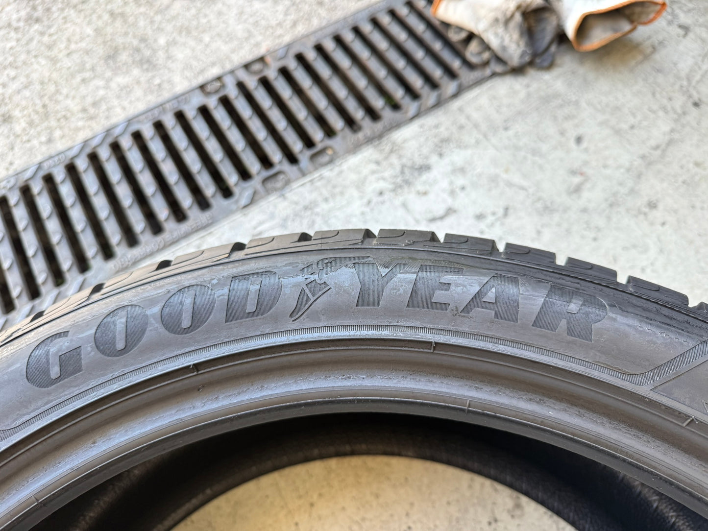 Usato: 4 Gomme 245/45R20 103V XL + 275/40R20 106V XL Goodyear Invernale 90-95% residui