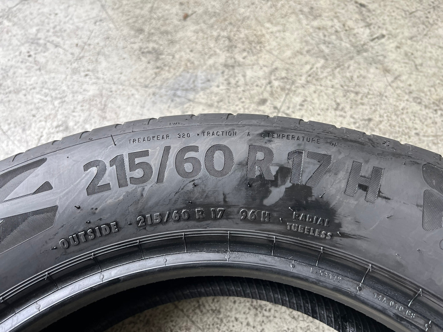 Usato: 4 Gomme 215/60R17 96H Continental estive 85% residui