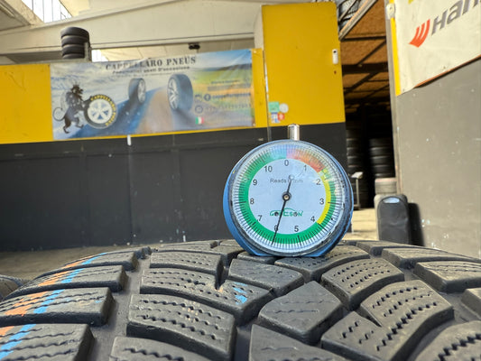 Usato: 4 Gomme 245/45R18 100V XL Goodyear Invernale 85% residui