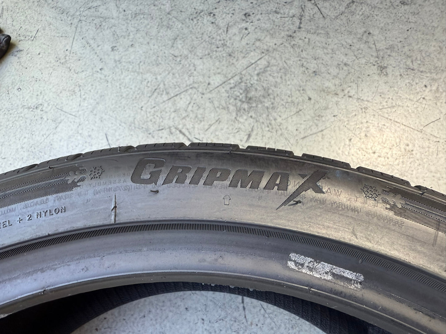 Usato: 4 Gomme 235/40R19 96V XL + 265/35R19 98V XL Gripmax Invernale 95% residui