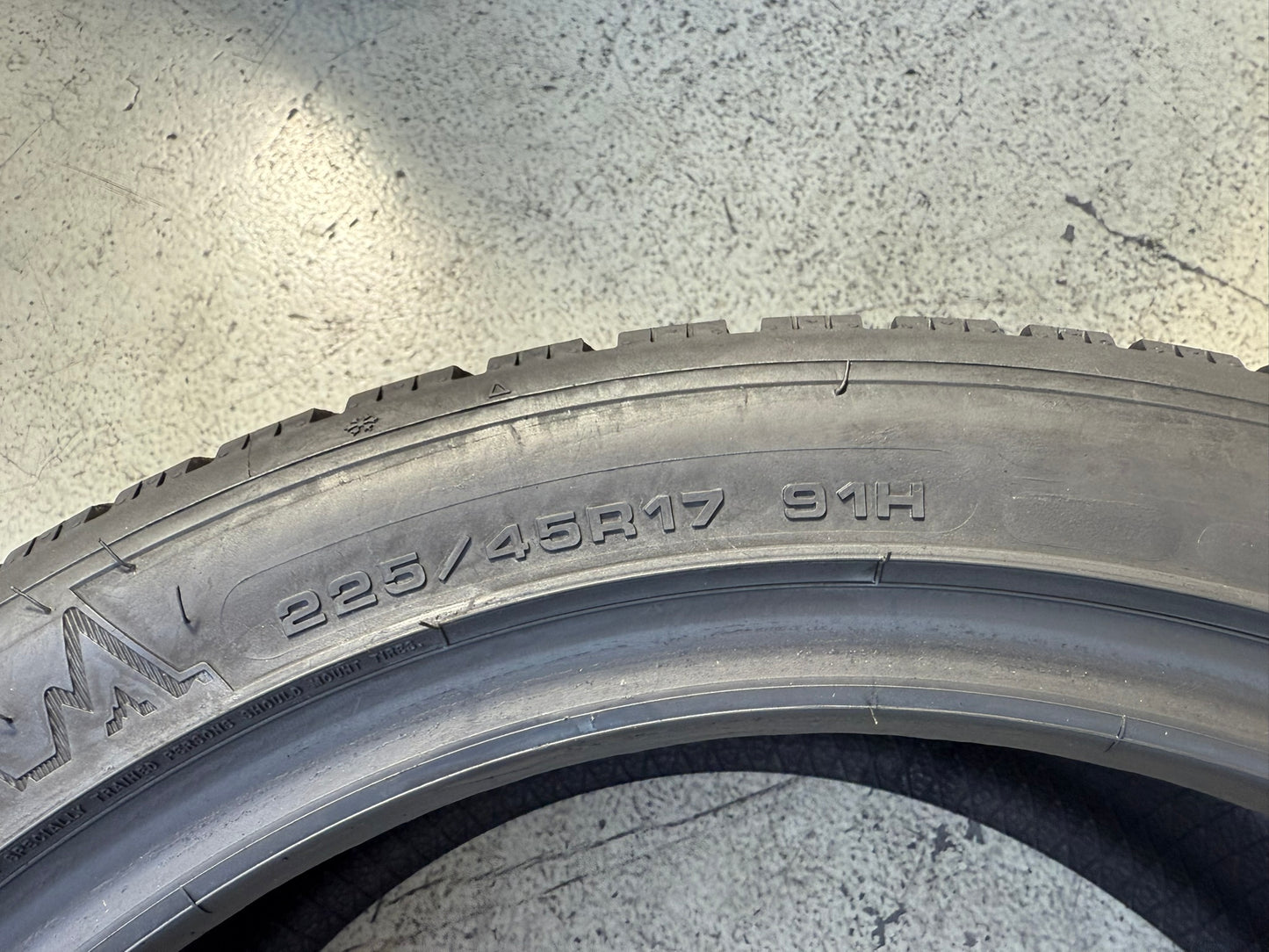 Usato: 4 Gomme 225/45R17 91H Dunlop Invernale 90% residui