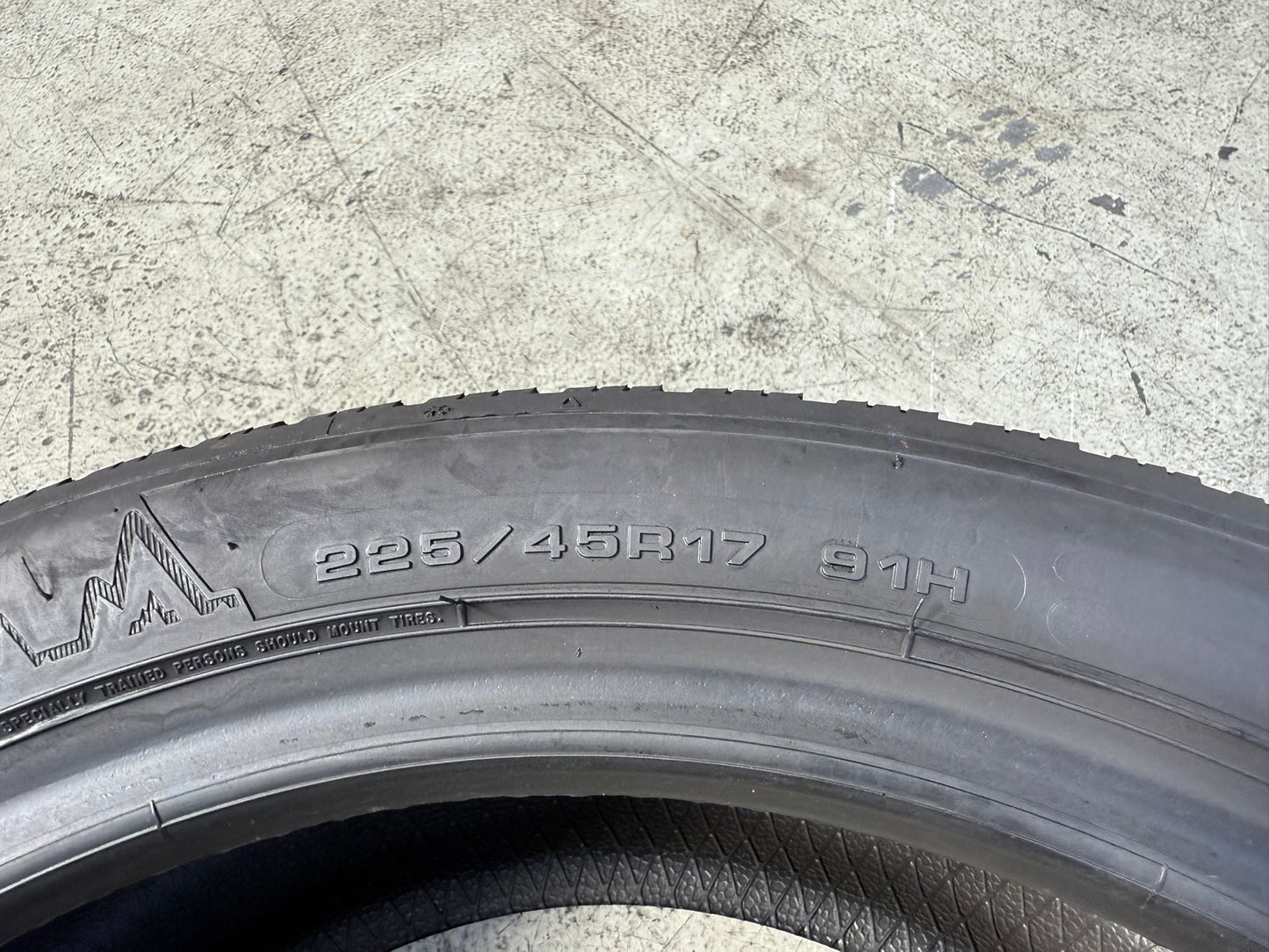 Usato: 1 Gomma 225/45R17 91H Dunlop Invernale 80% residui