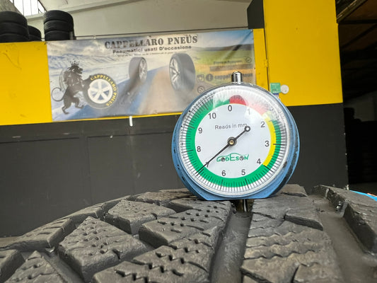 Usato: 1 Gomma 235/55R19 105V XL Goodyear invernali 95% residui