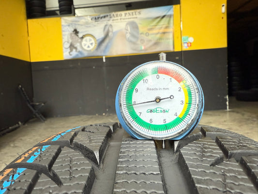 Usato: 2 Gomme 195/55R16 87H Toyo Invernali 99% residui