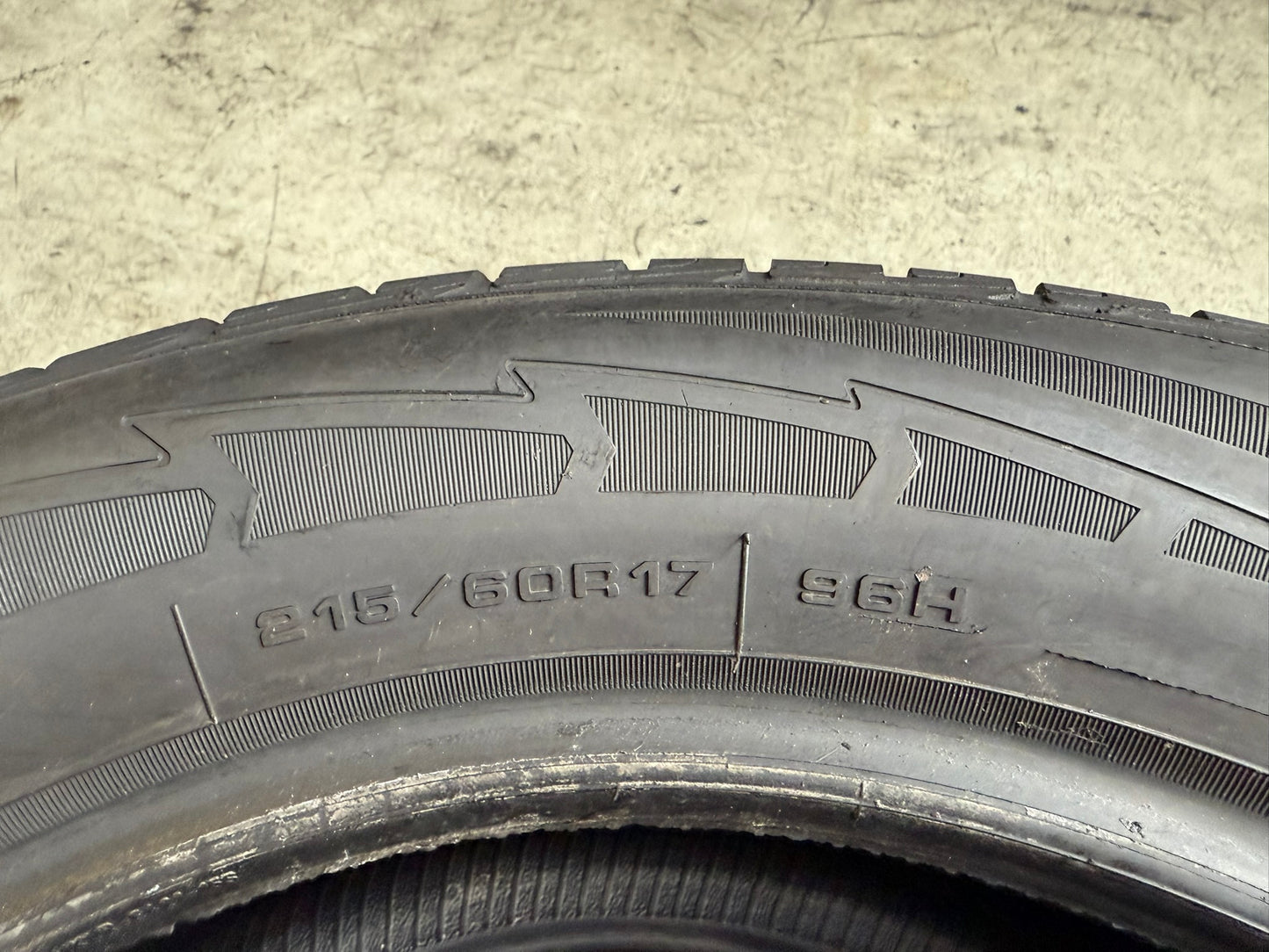 Usato: 2 Gomme 215/60R17 96H Goodyear Invernali 95% residui