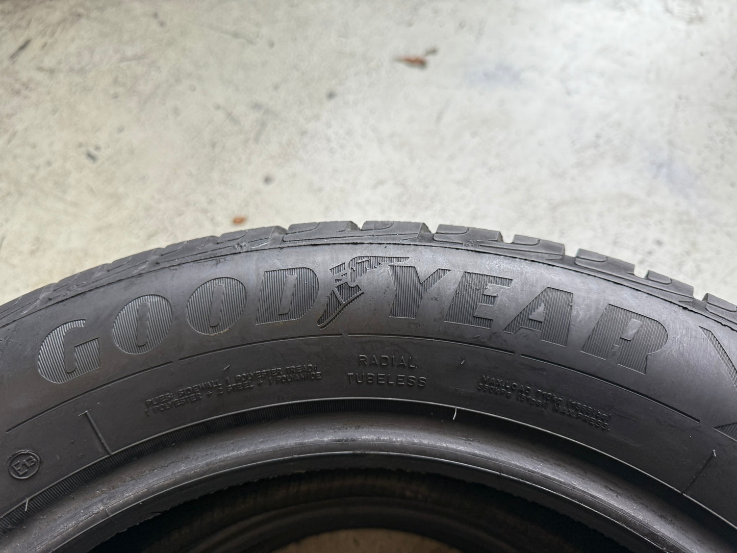 Usato: 2 Gomme 215/60R17 96H Goodyear Invernali 95% residui