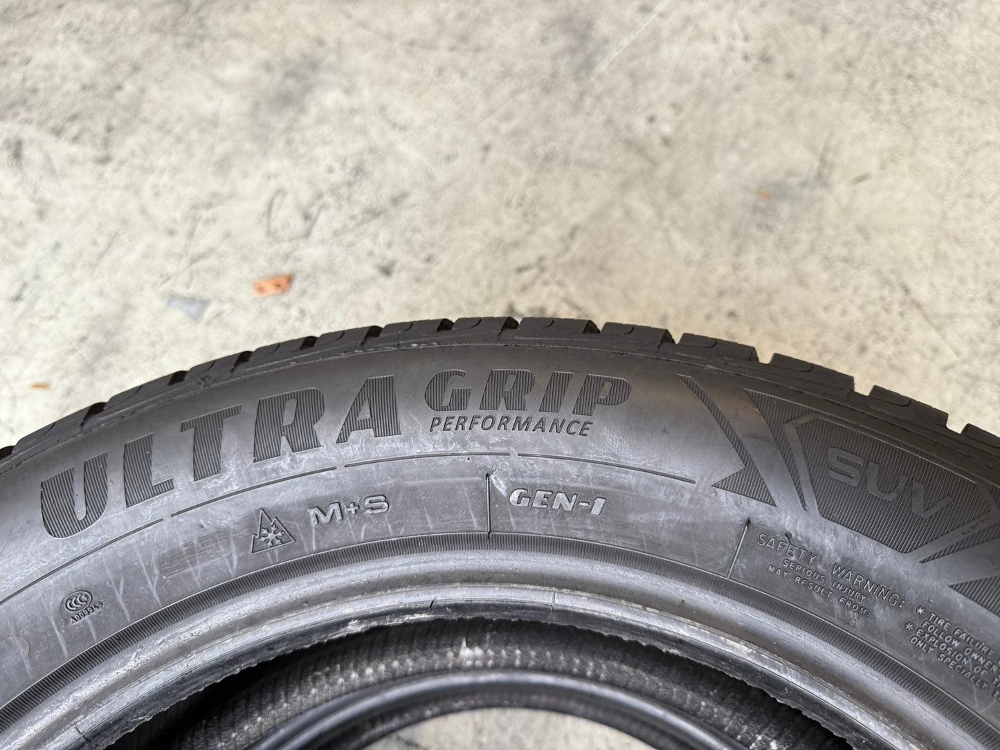 Usato: 2 Gomme 215/60R17 96H Goodyear Invernali 95% residui
